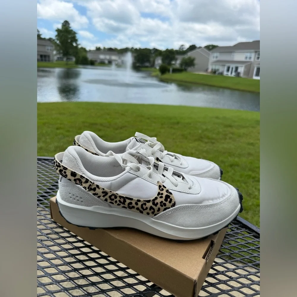 Nike step out